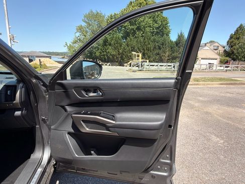 Used 2024 Nissan Pathfinder Platinum image 15