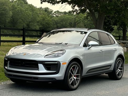 Used 2023 Porsche Macan S AWD/4WD image 10