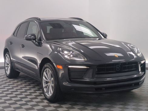 Certified 2026 Porsche Macan AWD/4WD image 8