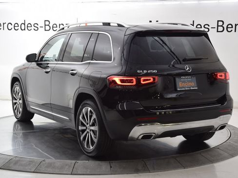 Used 2022 Mercedes-Benz GLB 250 image 4