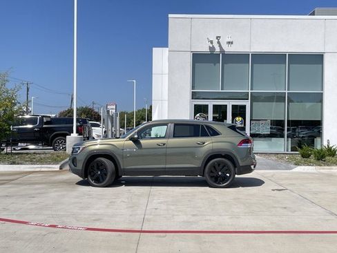 New 2026 Volkswagen Atlas Cross Sport SE FWD image 2