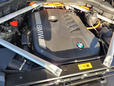 New 2026 BMW X5 xDrive50e w/ M Sport Package image 18