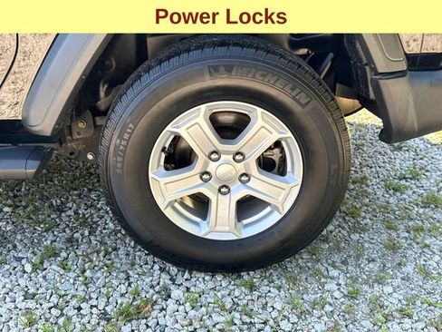 Used 2019 Jeep Wrangler Sport AWD/4WD image 9