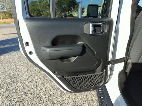 Used 2023 Jeep Gladiator Sport image 27