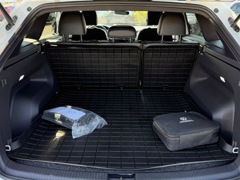 Used 2024 Volkswagen Atlas Cross Sport SE AWD/4WD image 4