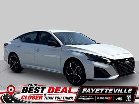 Used 2025 Nissan Altima 2.5 SR FWD image 1