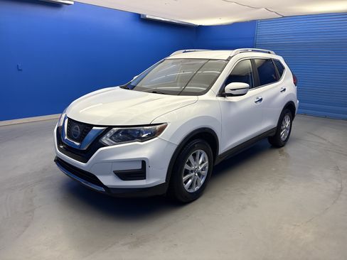 Used 2017 Nissan Rogue SV FWD image 4
