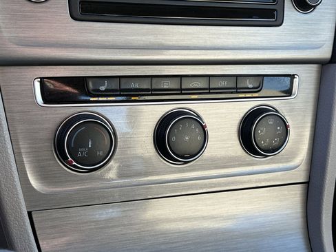 Used 2015 Volkswagen Golf S image 20