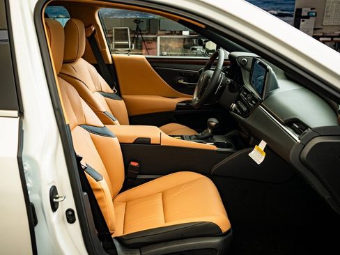 New 2025 Lexus ES 350 Ultra Luxury image 21