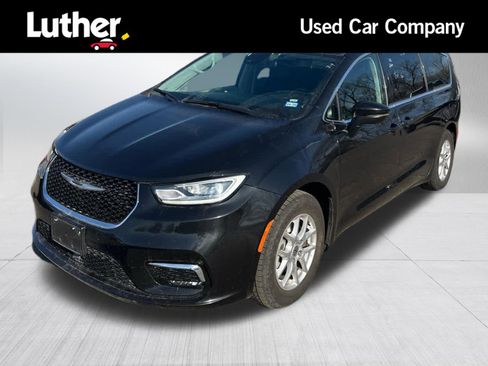 Used 2023 Chrysler Pacifica Touring-L image 1