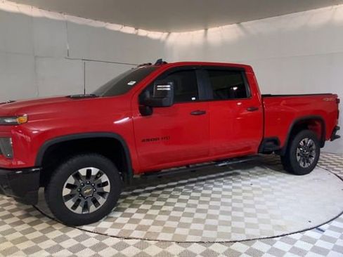 Used 2024 Chevrolet Silverado 2500 Custom w/ Custom Value Package image 4