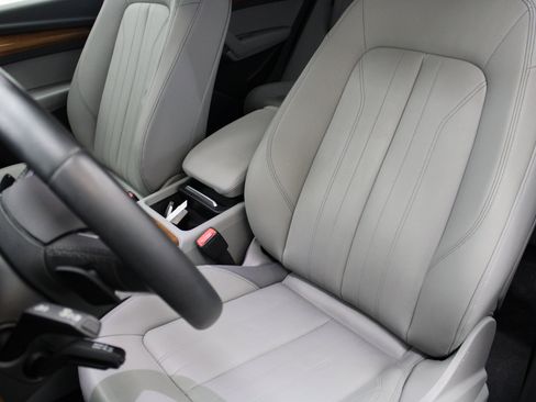 Used 2022 Audi Q5 2.0T Premium w/ Convenience Package image 14