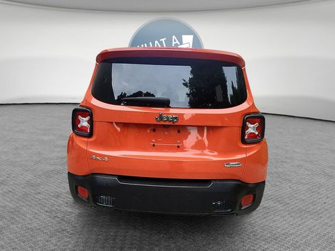 Used 2016 Jeep Renegade Latitude AWD/4WD image 5