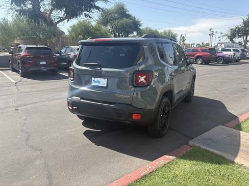 Used 2017 Jeep Renegade Trailhawk image 6