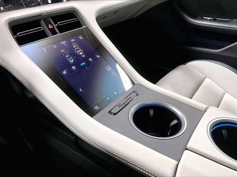 Used 2025 Porsche Taycan image 20