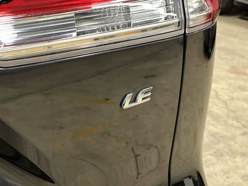 Used 2022 Toyota Corolla Cross LE image 24