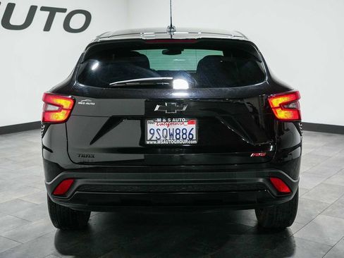 Used 2025 Chevrolet Trax RS w/ Sunroof Package FWD image 4