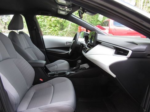Certified 2025 Toyota Corolla SE FWD image 17