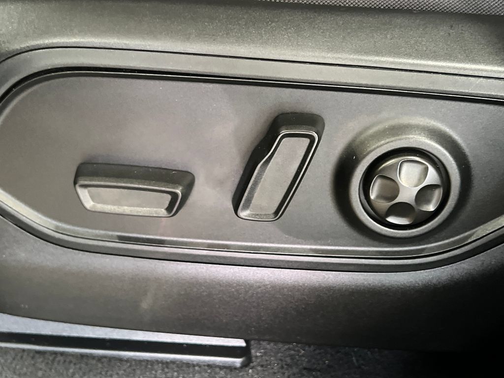 Used 2023 Jeep Grand Cherokee Overland AWD/4WD image 31