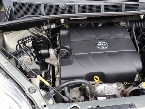 Used 2012 Toyota Sienna XLE image 40