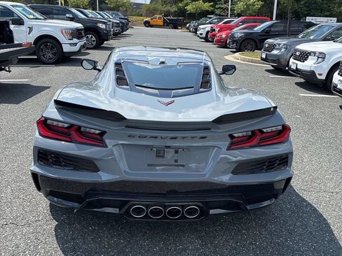 Used 2024 Chevrolet Corvette Z06 RWD image 8