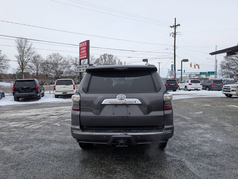Used 2016 Toyota 4Runner Limited image 8