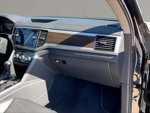 Certified 2025 Volkswagen Atlas SE AWD/4WD image 16