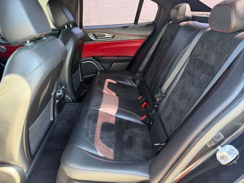 Used 2018 Alfa Romeo Giulia Quadrifoglio w/ Driver Assist Dynamic Package image 22