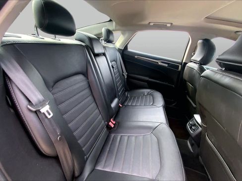 Used 2015 Ford Fusion SE w/ Equipment Group 202A FWD image 19