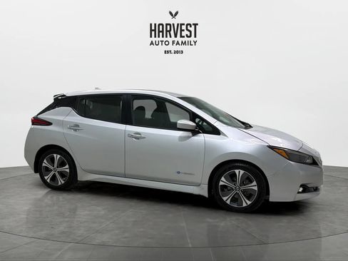 Used 2018 Nissan Leaf SV w/ SV Technology Package FWD image 9