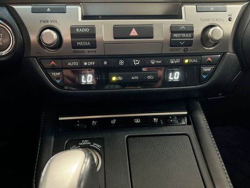 Used 2017 Lexus ES 350 w/ Luxury Package FWD image 17