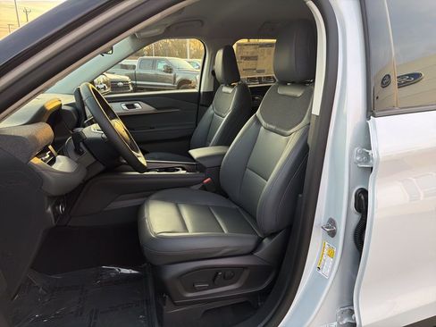 New 2026 Ford Explorer Active w/ Active Comfort Package image 9