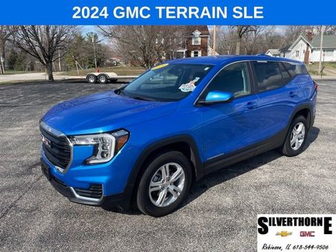 Used 2024 GMC Terrain SLE image 1
