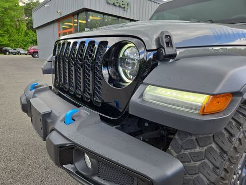 Used 2023 Jeep Wrangler Unlimited w/ Sun & Screen Package AWD/4WD image 9