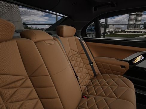 New 2026 BMW 740i xDrive w/ Premium Package image 40