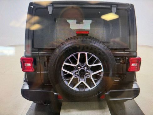 Used 2024 Jeep Wrangler Sahara w/ Safety Group image 15