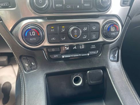 Used 2016 Chevrolet Suburban LT RWD image 13