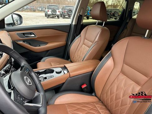 Used 2024 Nissan Rogue Platinum w/ Platinum Premium Package image 19