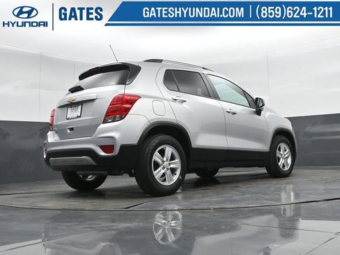 Used 2022 Chevrolet Trax LT w/ LT Convenience Package image 31
