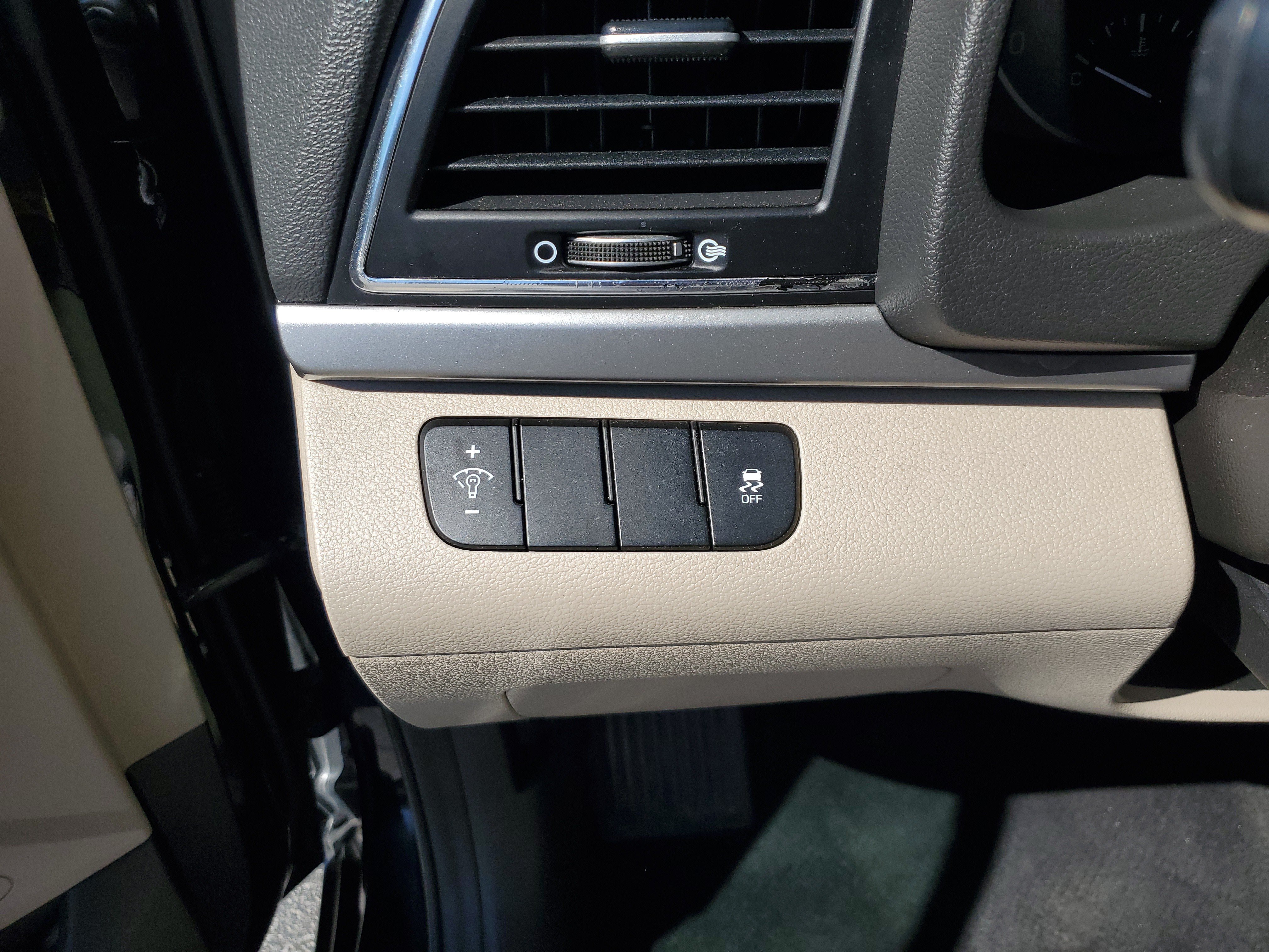 Used 2017 Hyundai Elantra SE FWD image 28