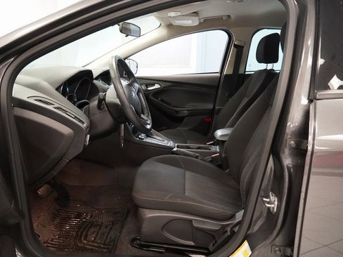 Used 2016 Ford Focus SE w/ SE Cold Weather Package image 4