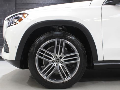 Used 2023 Mercedes-Benz GLS 450 4MATIC image 4
