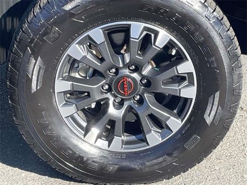 Used 2024 Nissan Titan PRO-4X w/ Pro-4x Convenience Package image 38