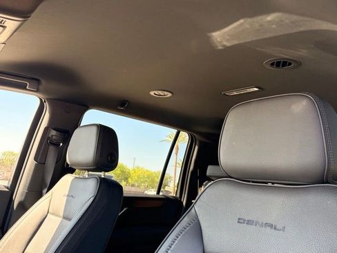 Used 2025 GMC Yukon XL Denali AWD/4WD image 10