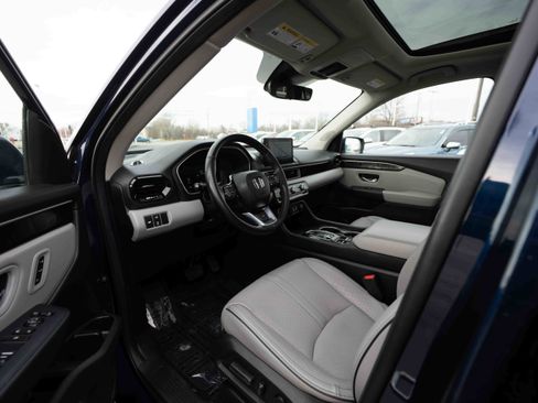 Used 2025 Honda Pilot Elite image 8