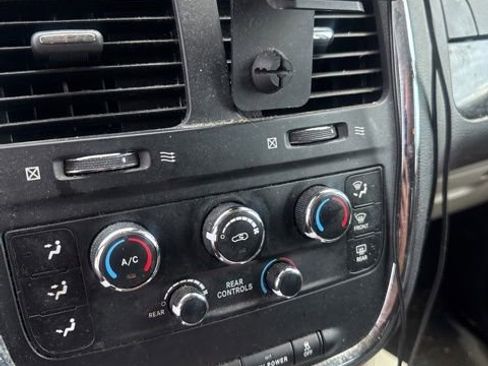 Used 2016 Dodge Grand Caravan SXT w/ Rear Park Assist Package FWD image 20