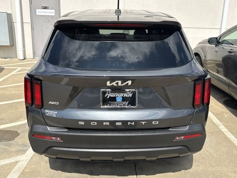 Used 2022 Kia Sorento LX AWD/4WD image 9