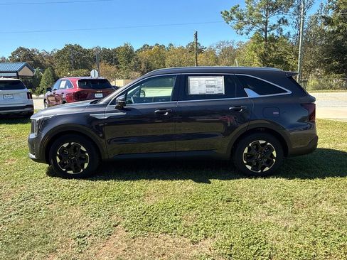 Certified 2025 Kia Sorento S w/ Panoramic Sunroof Package FWD image 6