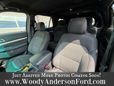 Used 2017 Ford Explorer XLT w/ Equipment Group 201A FWD image 5