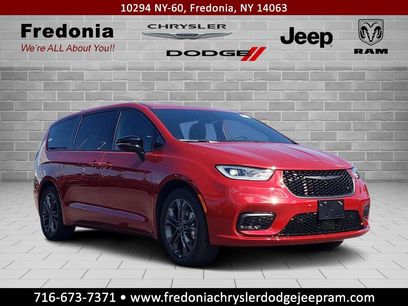 New 2026 Chrysler Pacifica Select